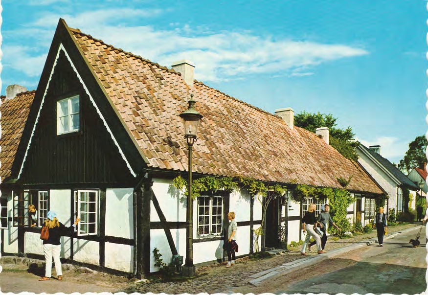 Framsida av Båstad. Stolpagården. Agardhsgatan.