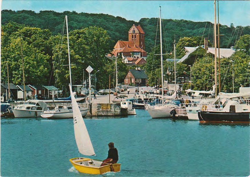 Framsida av Båstad. Hamnen.