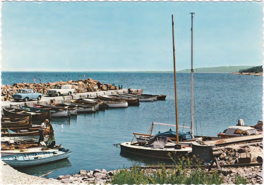 Framsida av Kattvik. Hamnen