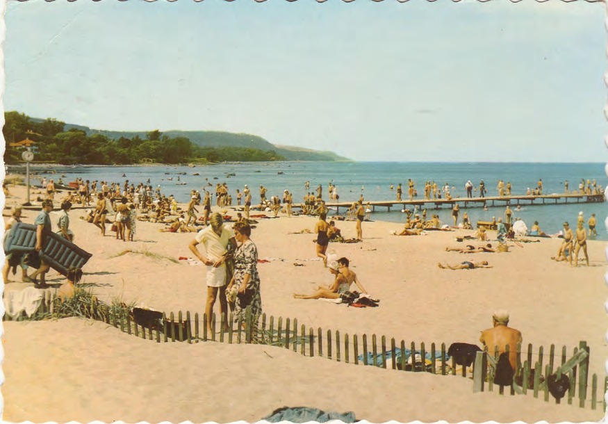 Framsida av Båstad. Badstranden