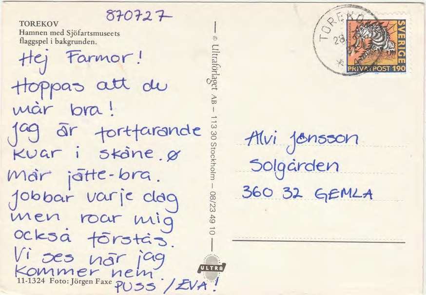 Baksida av TOREKOV Hamnen med Sjöfartsmuseets flaggspel i bakgrunden.