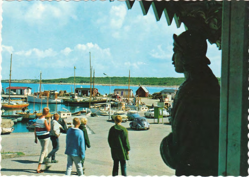 Framsida av Hamnen. Hamnplanen. Torekov.