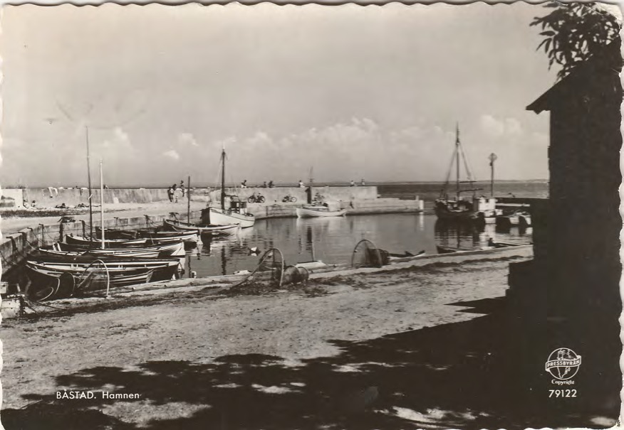 Framsida av Båstad. Hamnen