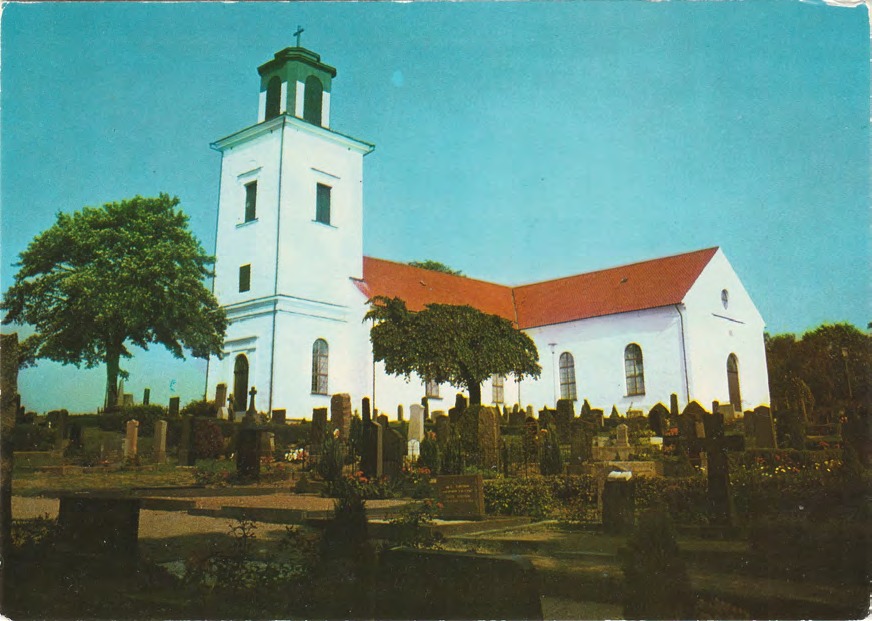 Framsida av Västra Karups kyrka.