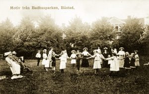 Dans i det gröna i Badhusparken, Båstad